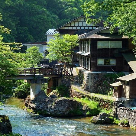 Отель Osawa Onsen Sansuikaku Ханамаки Экстерьер фото